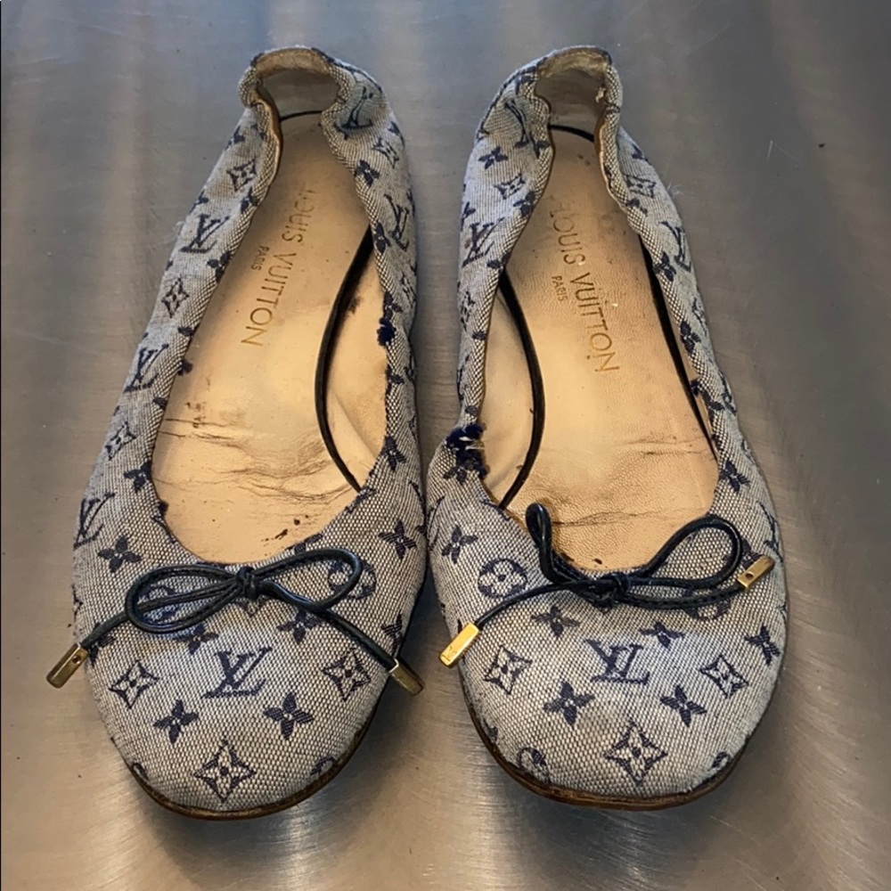 LOUIS VUITTON flats